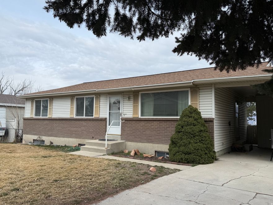 This blank canvas is priced for a quick sale, offering opportunity to build equity in a quiet neighborhood within minutes of schools, shopping and freeway access. This home offers a fully fenced yard, central air, low maintenance exterior, vinyl windows, and gorgeous mountain views. No showings until Tuesday 2/17