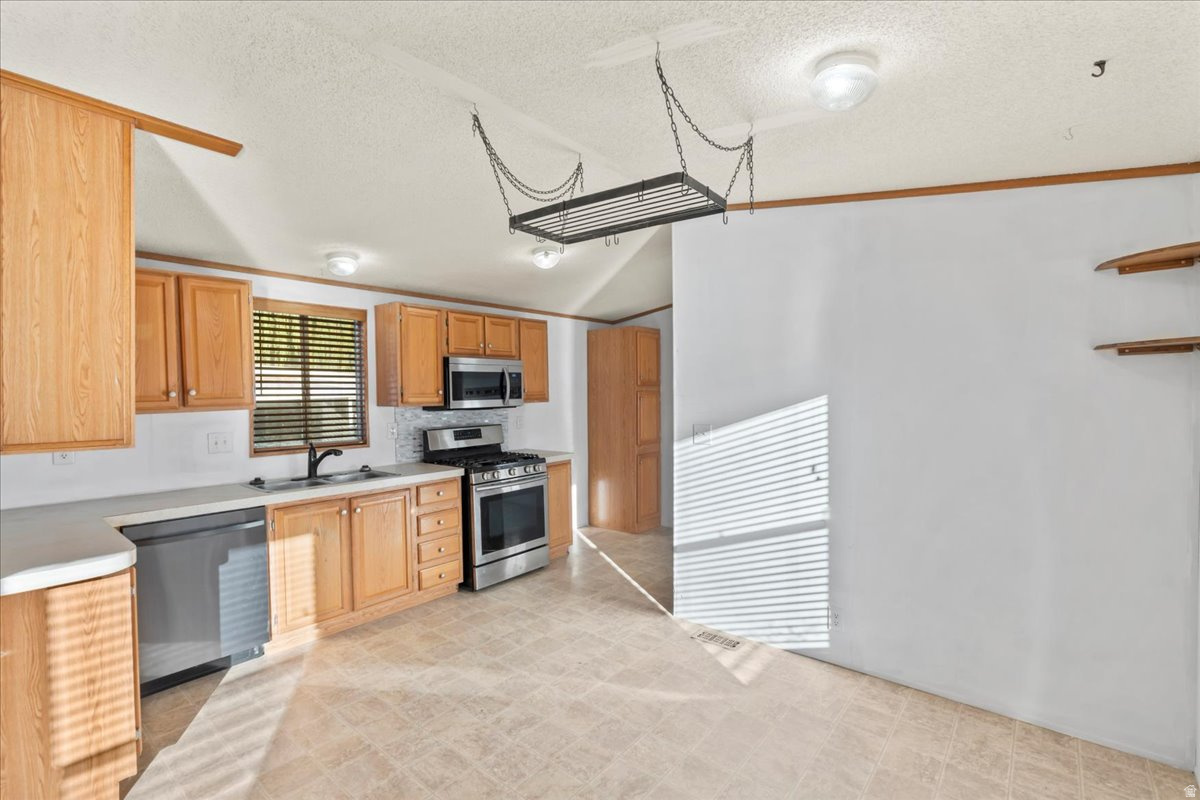 CRESCENTWOOD VILLAGE - Residential