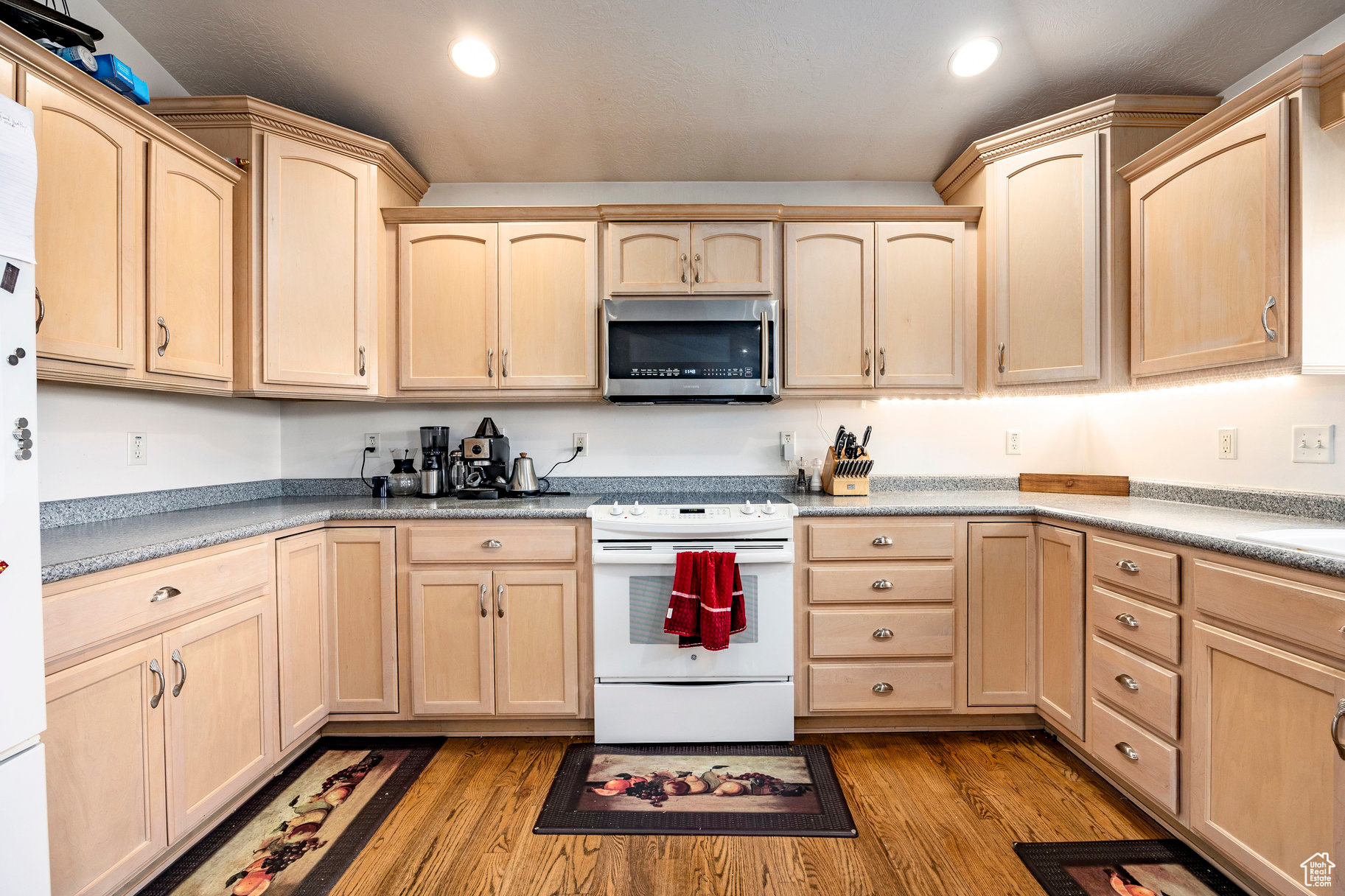 9031 S Mountain Iris Way, West Jordan, Utah image 10