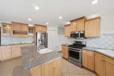 Tiny photo for 563 N 220 E, Centerville, UT 84014 (MLS # 2142400)