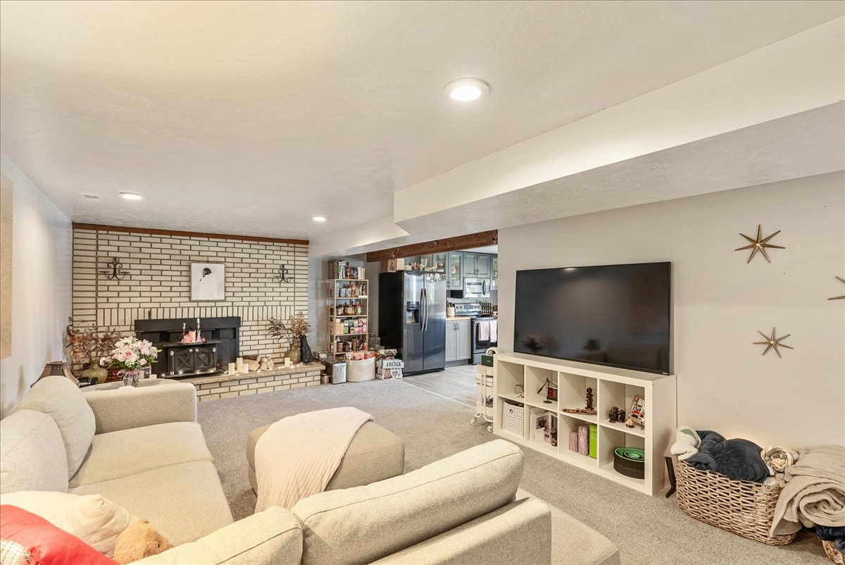 EASTRIDGE #1 - Residential