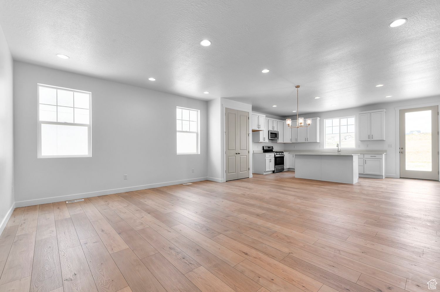 OVERLAND COLLECTION V2 296 - Residential