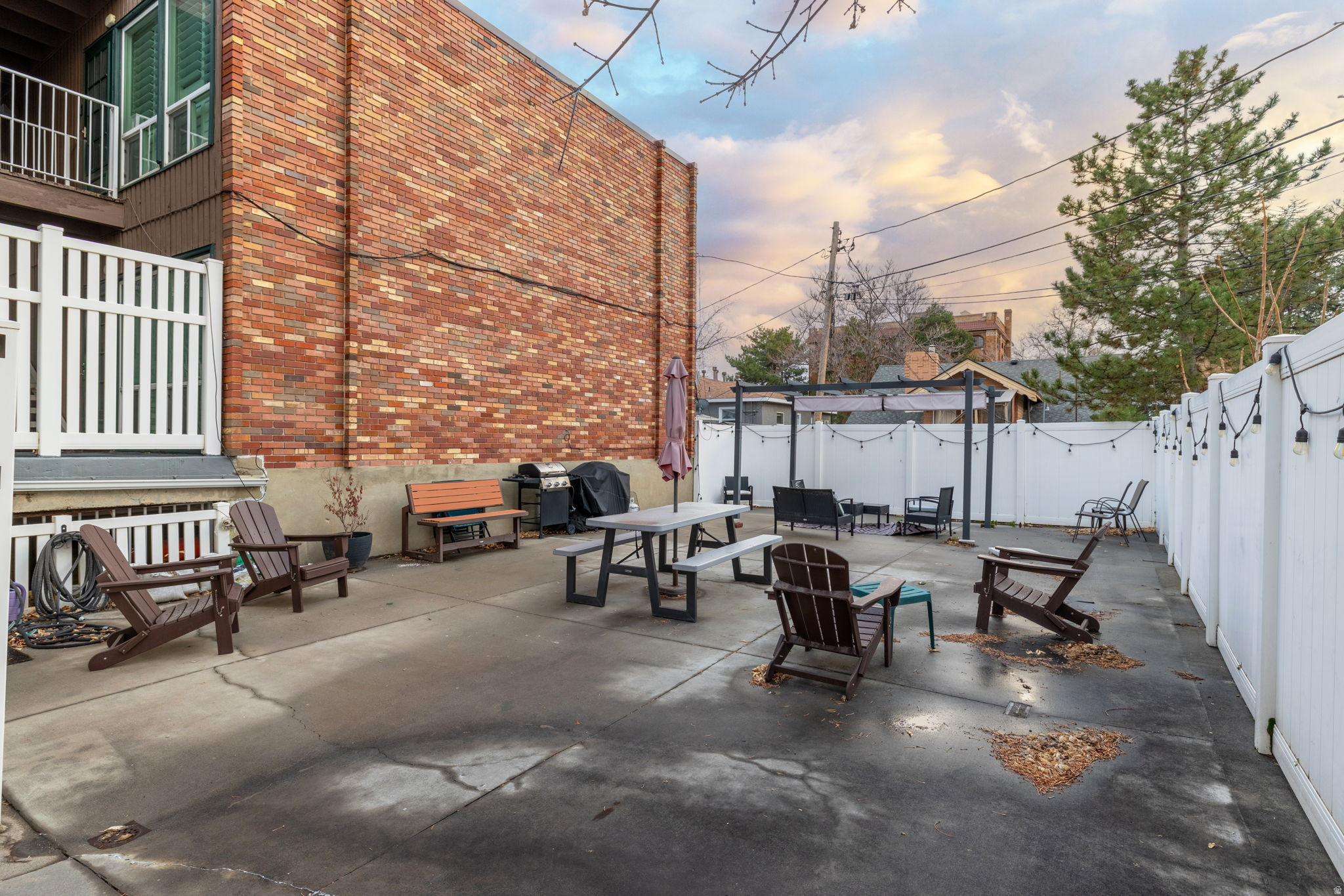 GOVERNORS ROW CONDOMINIUM - Residential