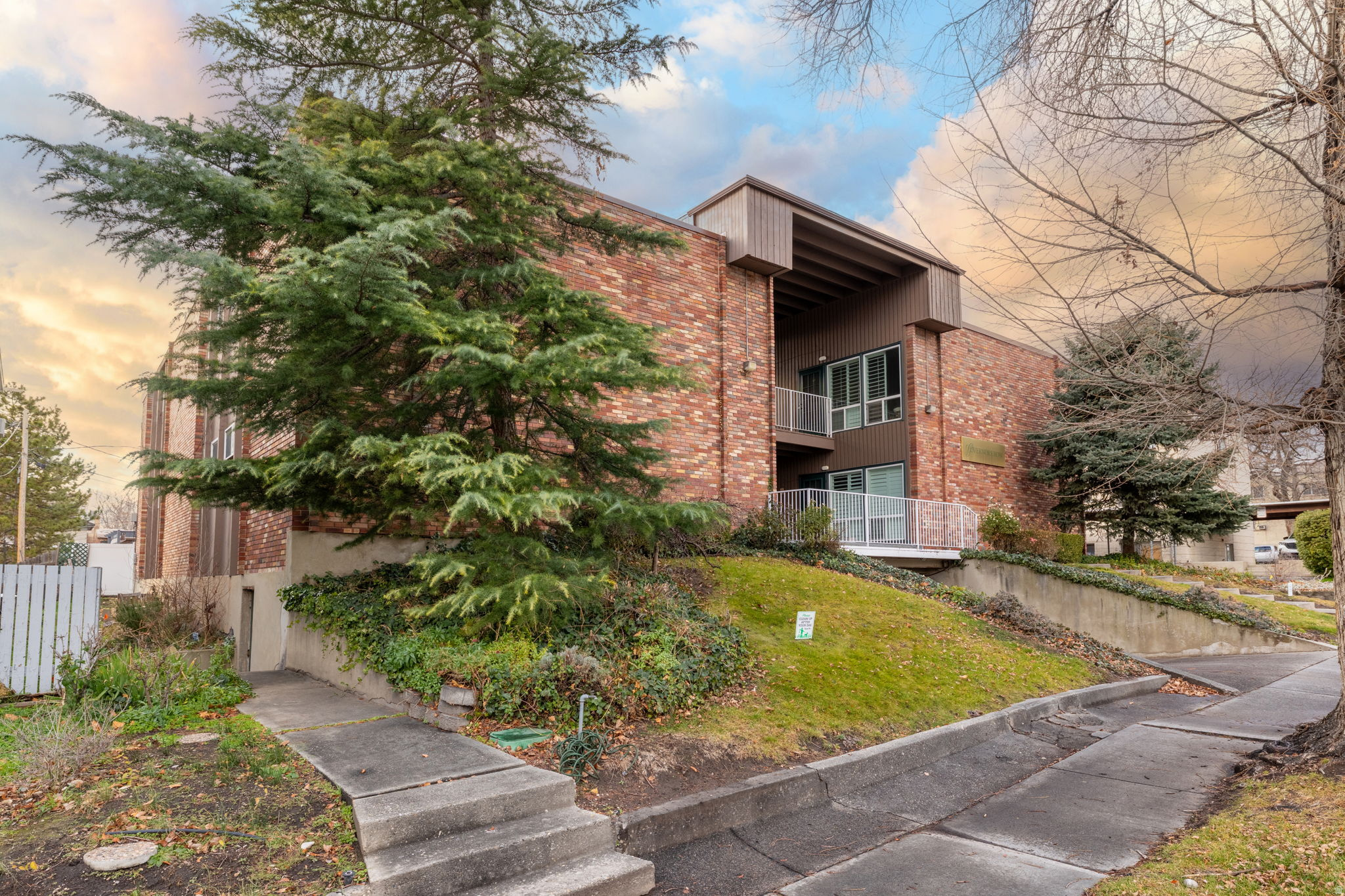 GOVERNORS ROW CONDOMINIUM - Residential