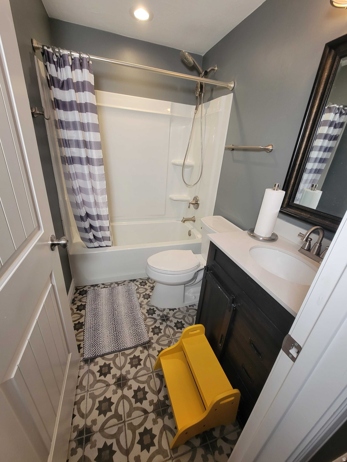 THE VILLAGE OF HAWKS LANDING - Residential