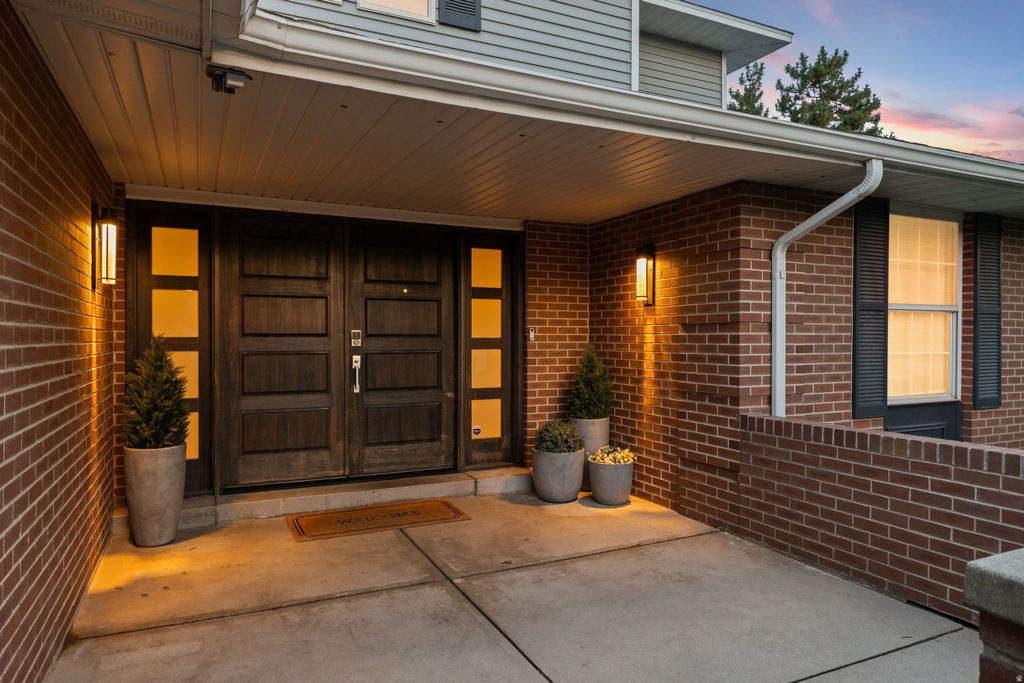 Photo of 7609 S COUNTRY MANOR RD, Cottonwood Heights, UT 84121 (MLS # 2173837)