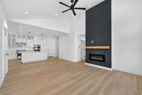 Tiny photo for 572 W 500 N, Mapleton, UT 84664 (MLS # 2145705)