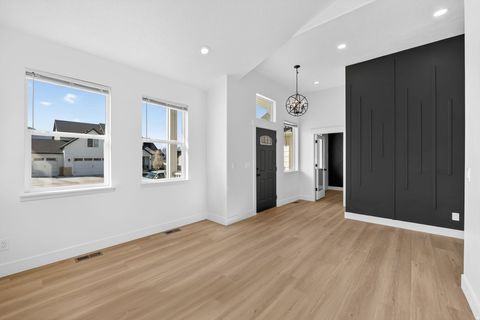 Tiny photo for 572 W 500 N, Mapleton, UT 84664 (MLS # 2145705)