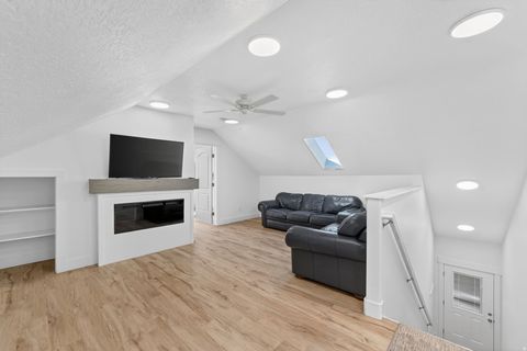 Tiny photo for 572 W 500 N, Mapleton, UT 84664 (MLS # 2145705)