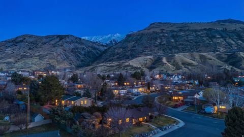 Tiny photo for 1541 E BLACKHAWK DR S, Pleasant Grove, UT 84062 (MLS # 2142277)