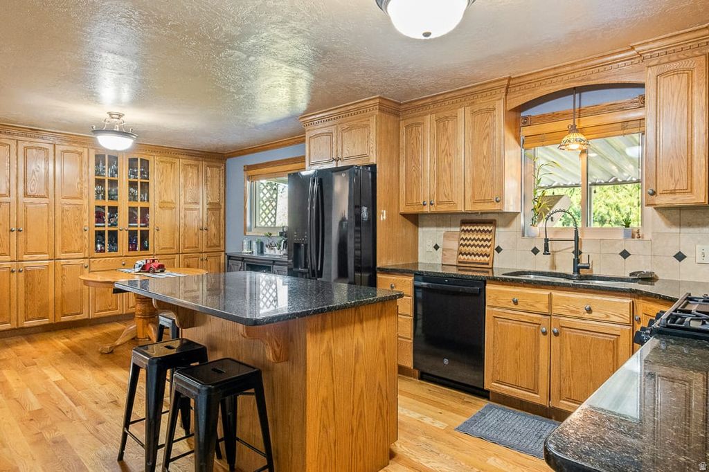 Photo of 1541 E BLACKHAWK DR S, Pleasant Grove, UT 84062 (MLS # 2142277)