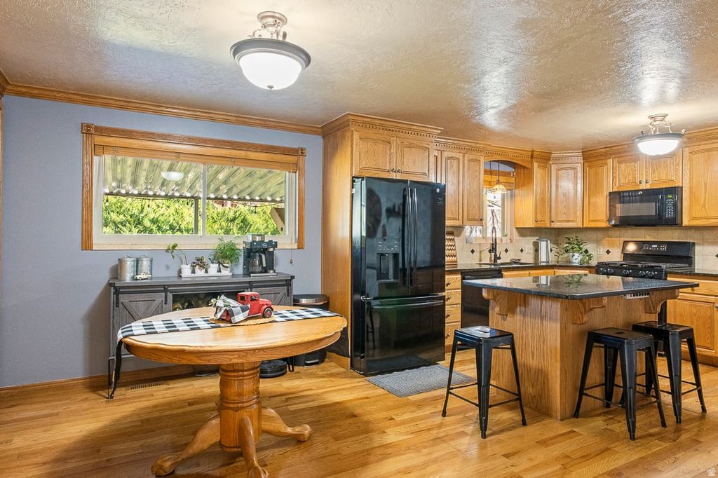 Photo of 1541 E BLACKHAWK DR S, Pleasant Grove, UT 84062 (MLS # 2142277)