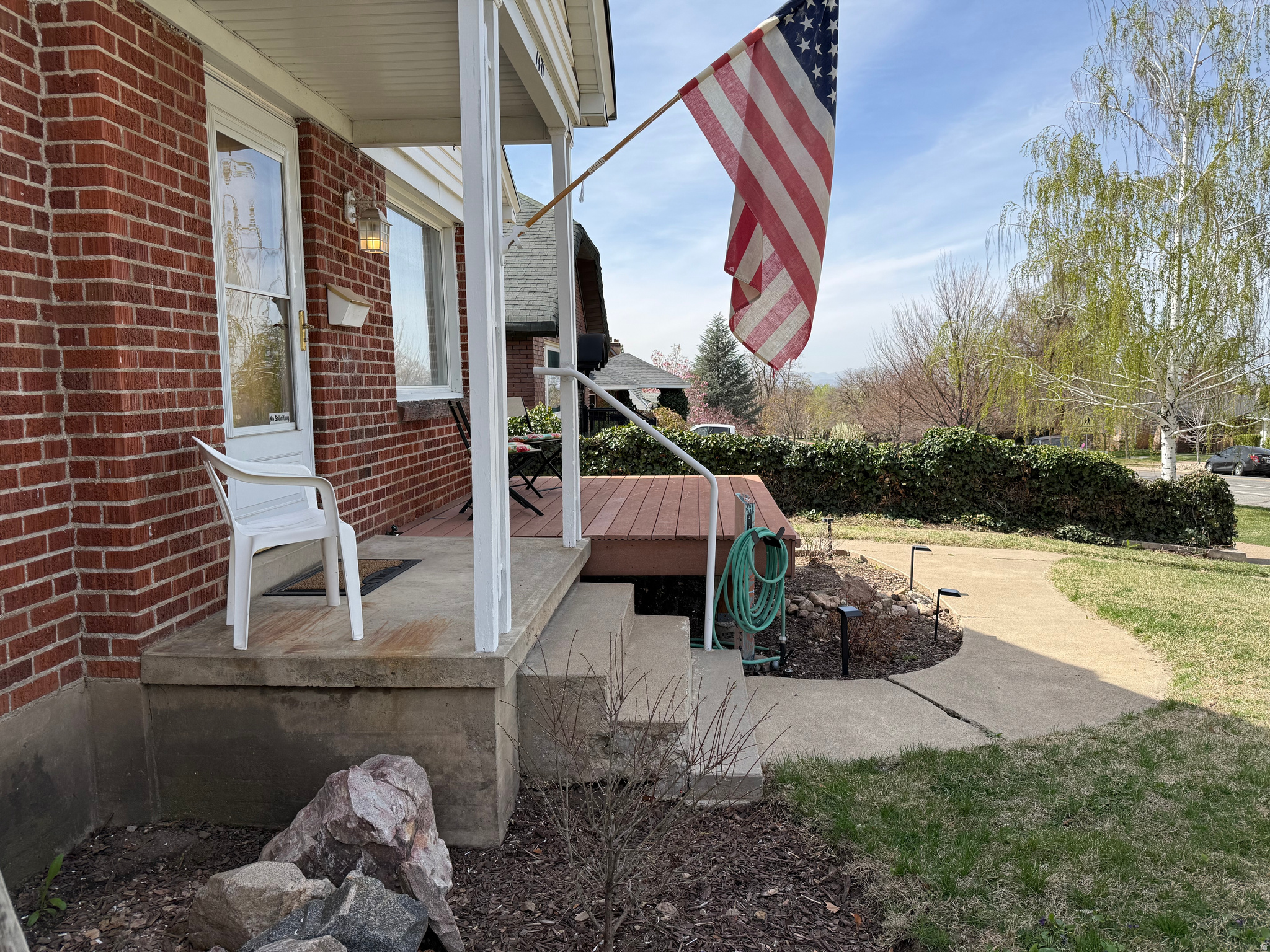 Main image without alt text