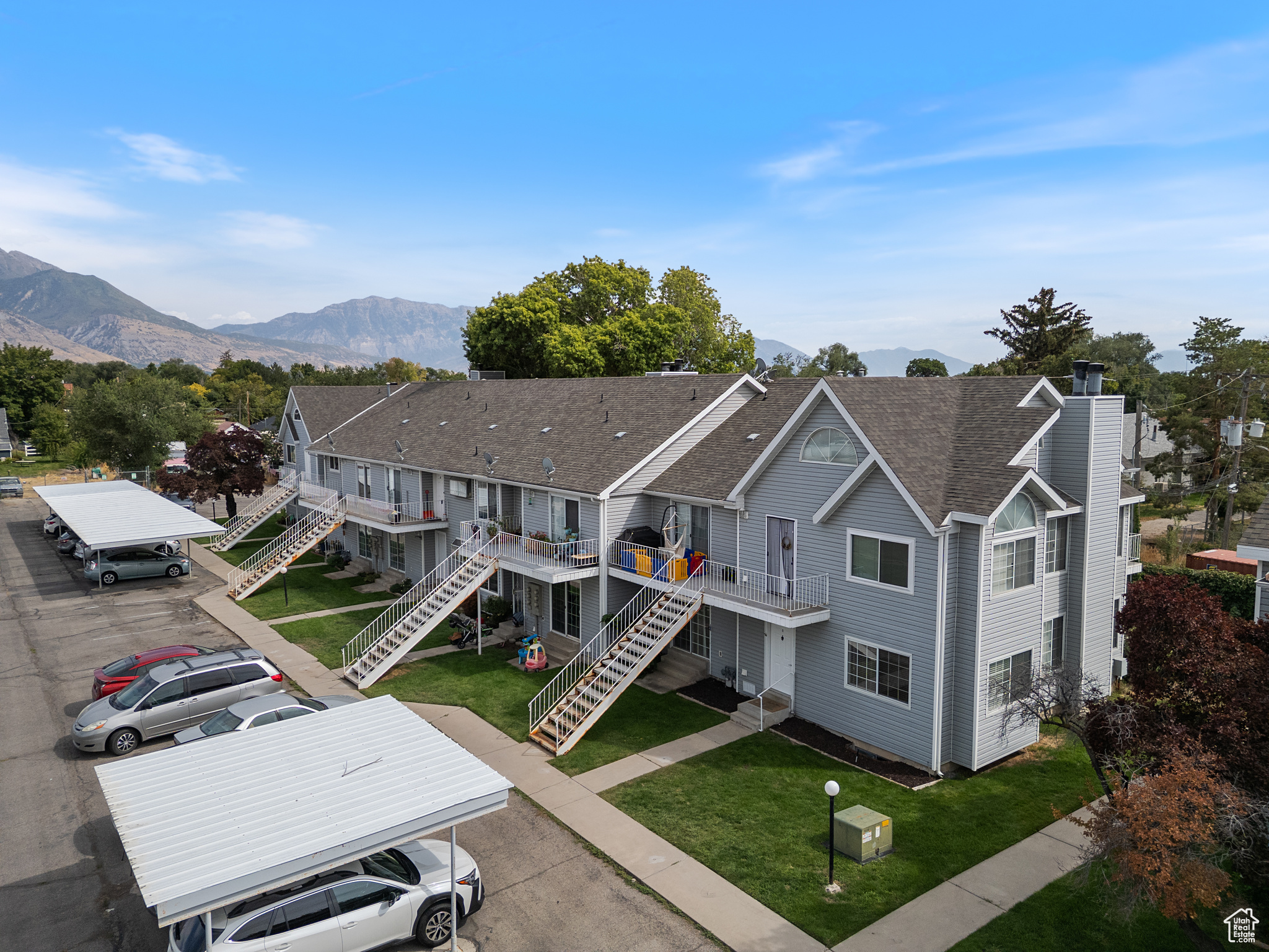 COLONIAL PINES - Residential