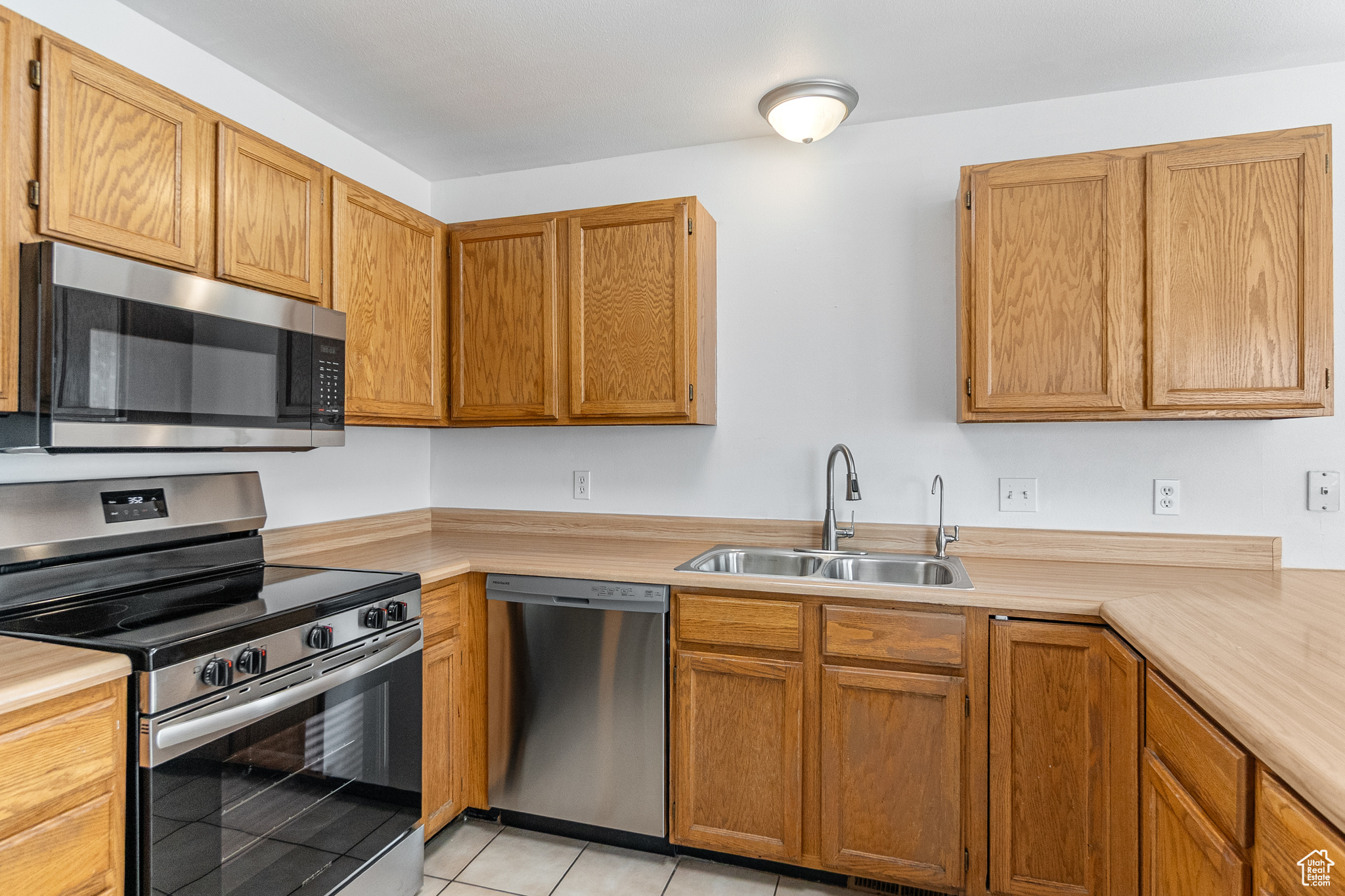 COLONIAL PINES - Residential