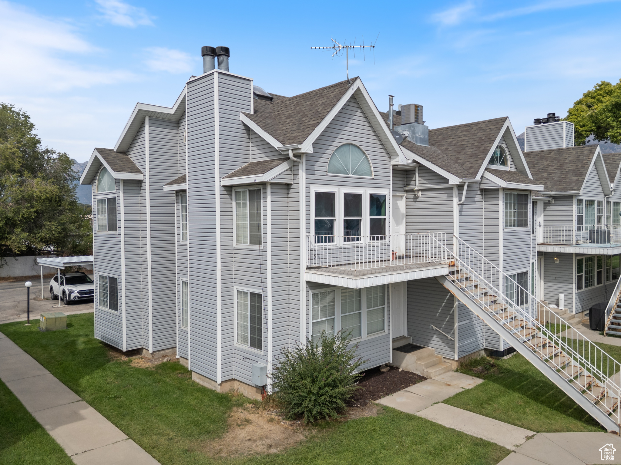 COLONIAL PINES - Residential