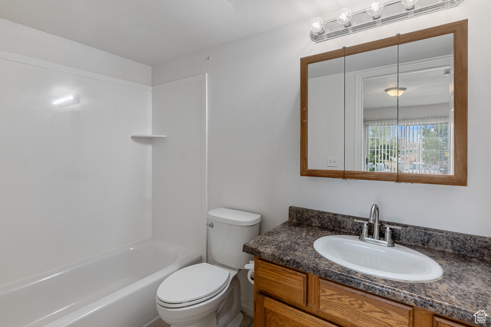 COLONIAL PINES - Residential