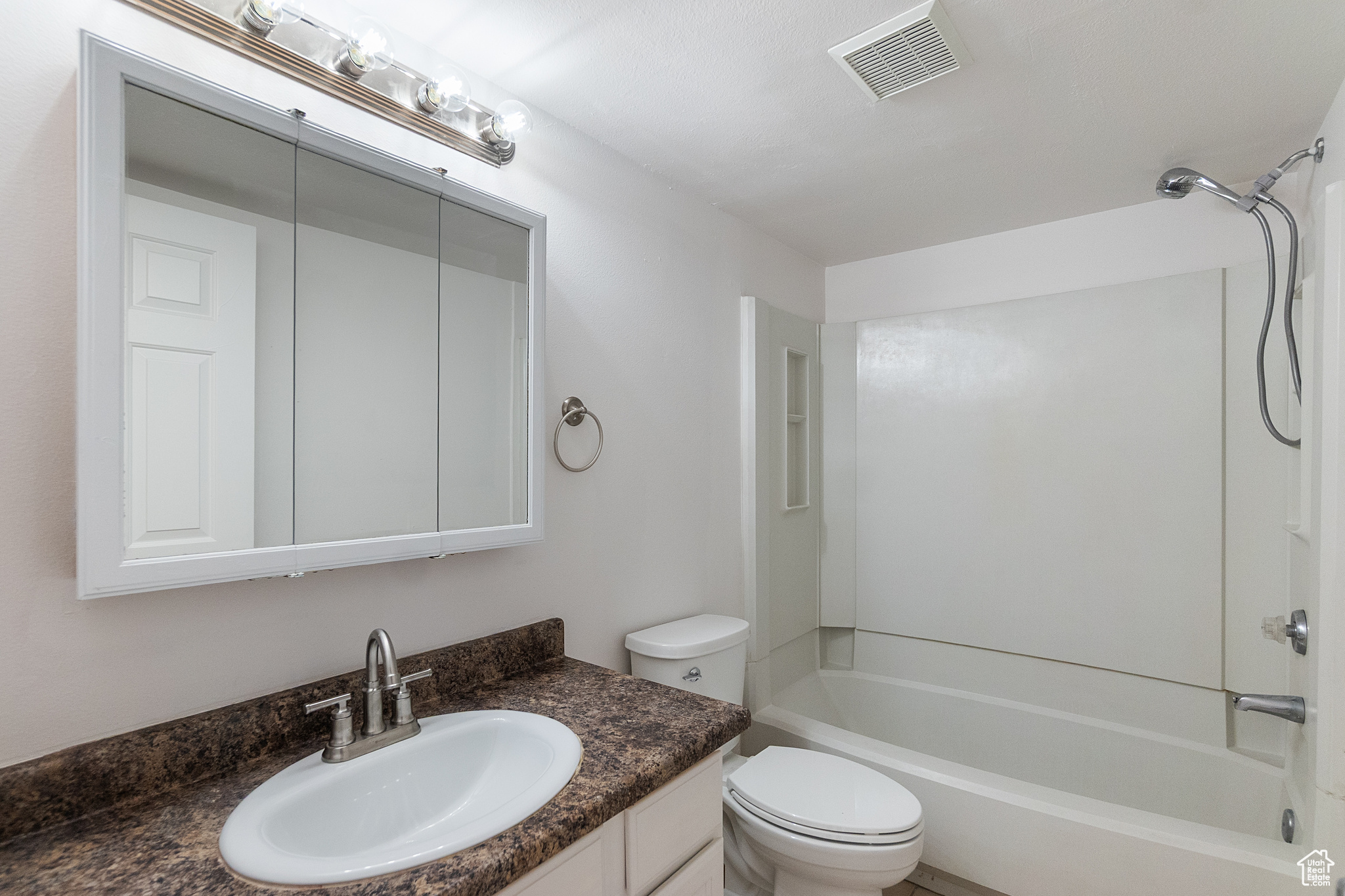 COLONIAL PINES - Residential