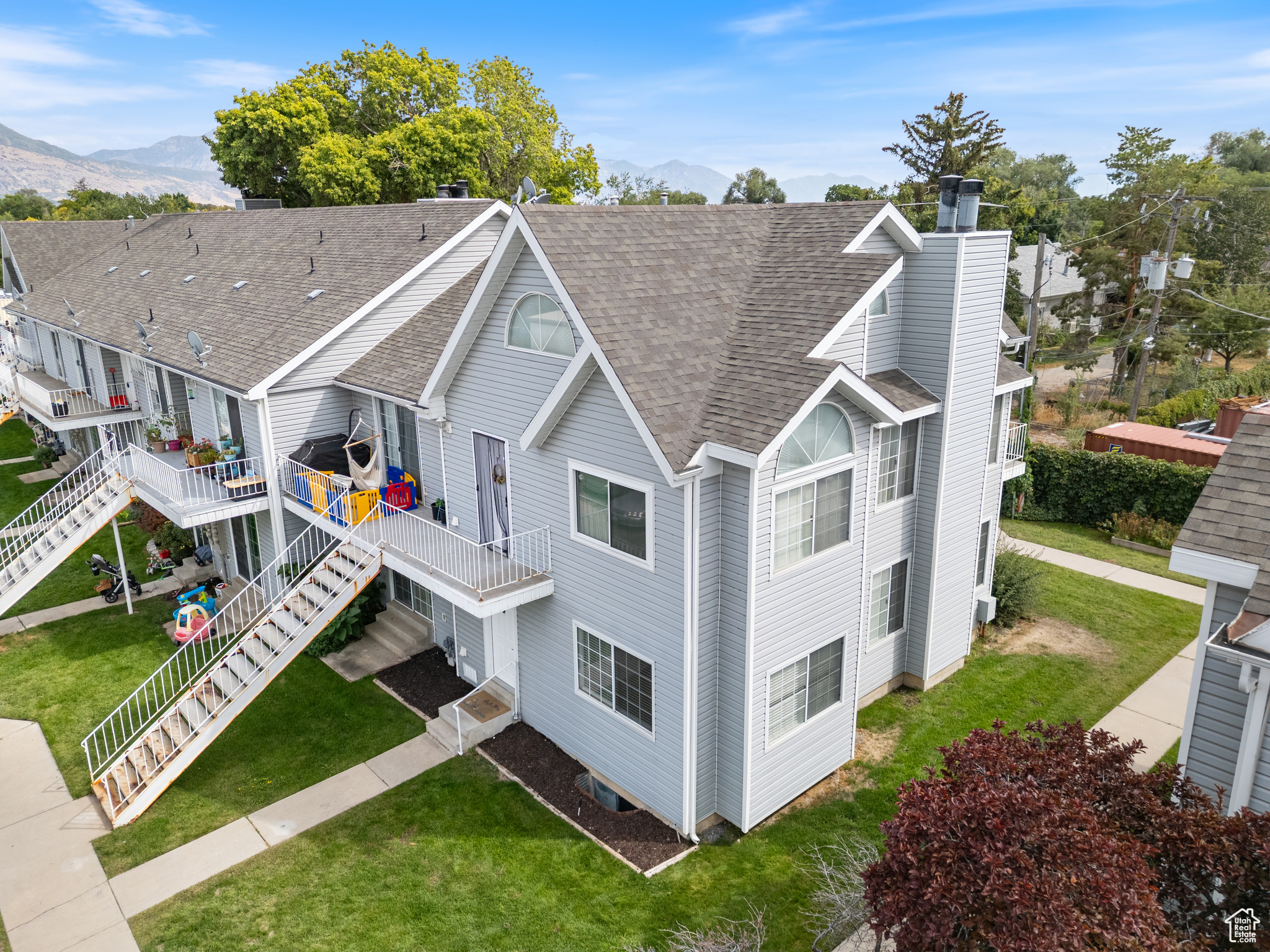 COLONIAL PINES - Residential