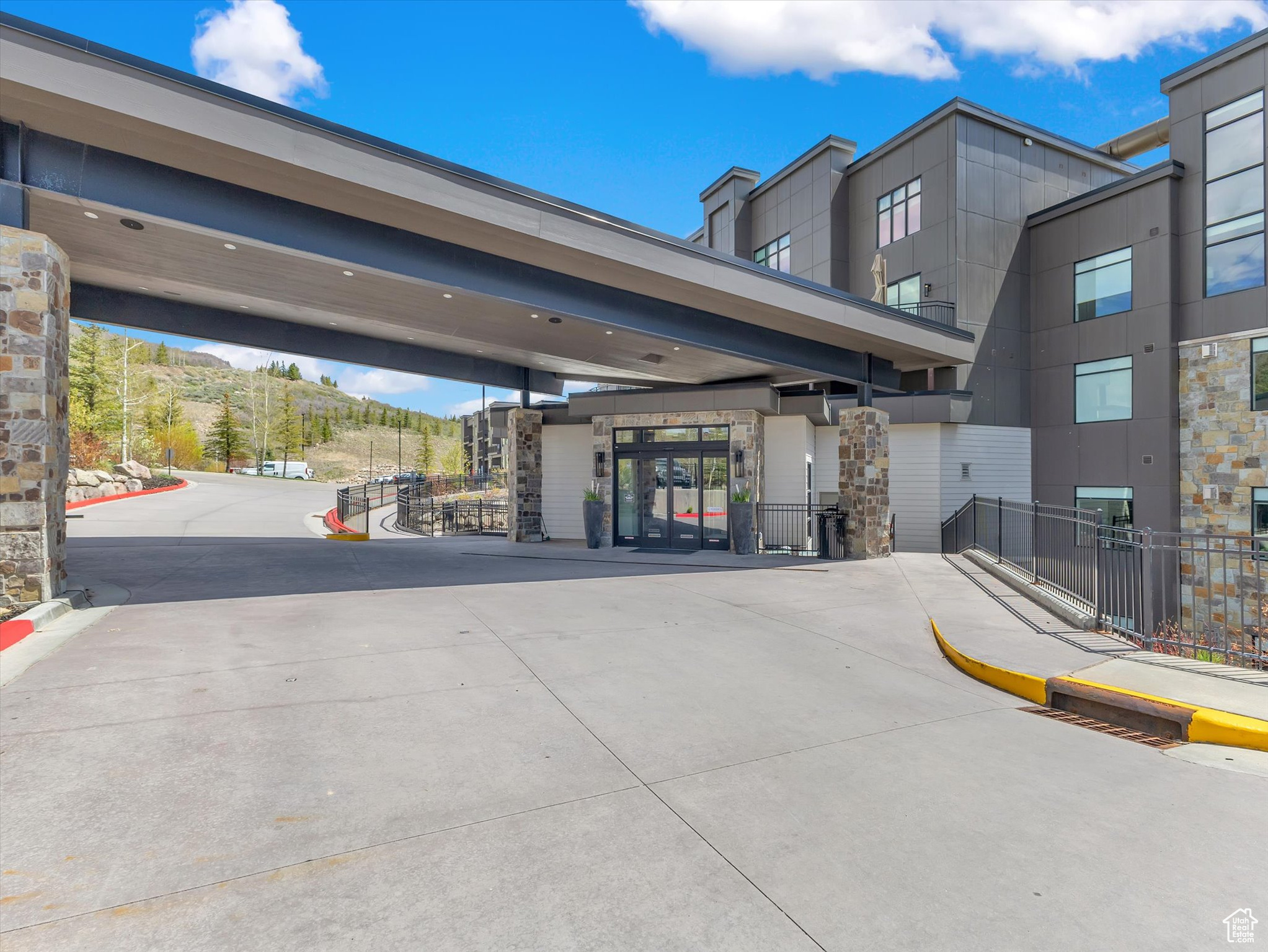 BLACK ROCK LUXURY CONDO - Residential