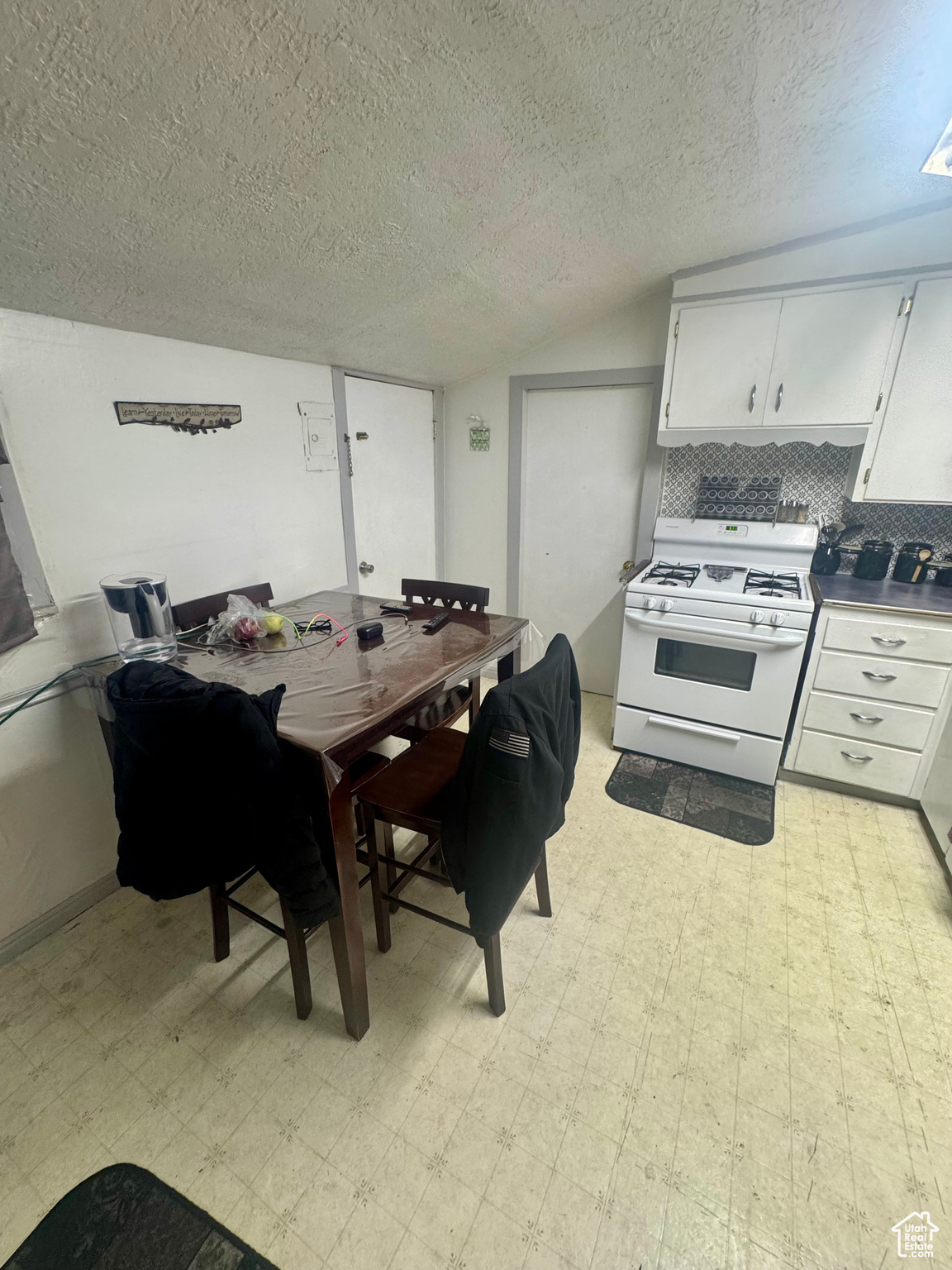 Payson, Utah 84651, United States, 2 Bedrooms Bedrooms, ,1 BathroomBathrooms,Residential,Pending,126226