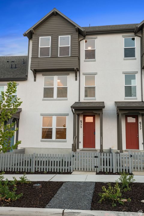 Photo of 6653 W SOUTH JORDAN PKWY, South Jordan, UT 84009 (MLS # 2115852) Photo of 6653 W SOUTH JORDAN PKWY, South Jordan, UT 84009 (MLS # 2115852)