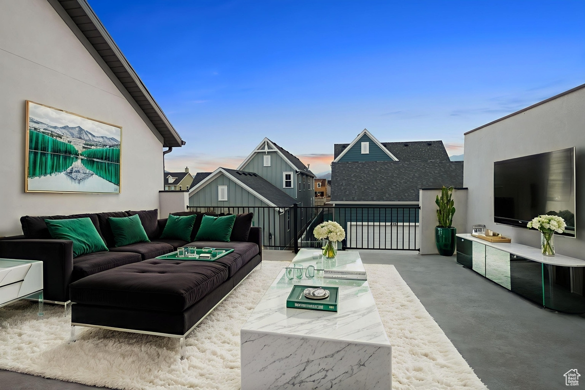 DAYBREAK - Residential