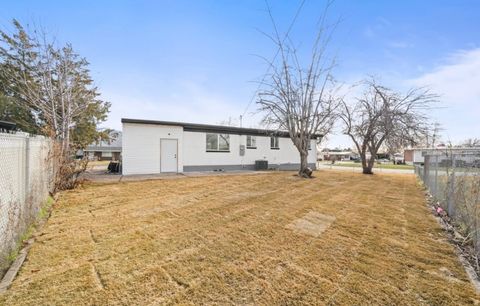 Tiny photo for 965 AMETHYST ST, Layton, UT 84041 (MLS # 2127721)