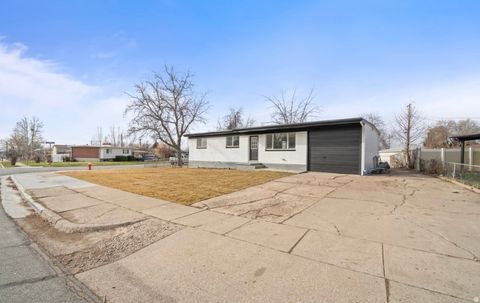 Tiny photo for 965 AMETHYST ST, Layton, UT 84041 (MLS # 2127721)