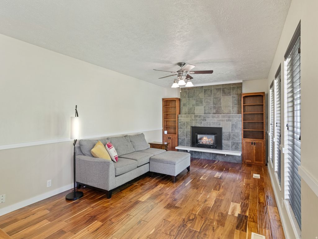 Photo of 9 S 100 W, Kaysville, UT 84037 (MLS # 2164568)