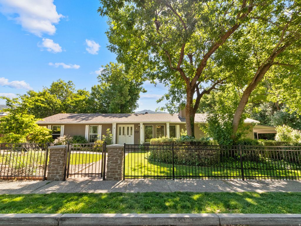Photo of 9 S 100 W, Kaysville, UT 84037 (MLS # 2164568)