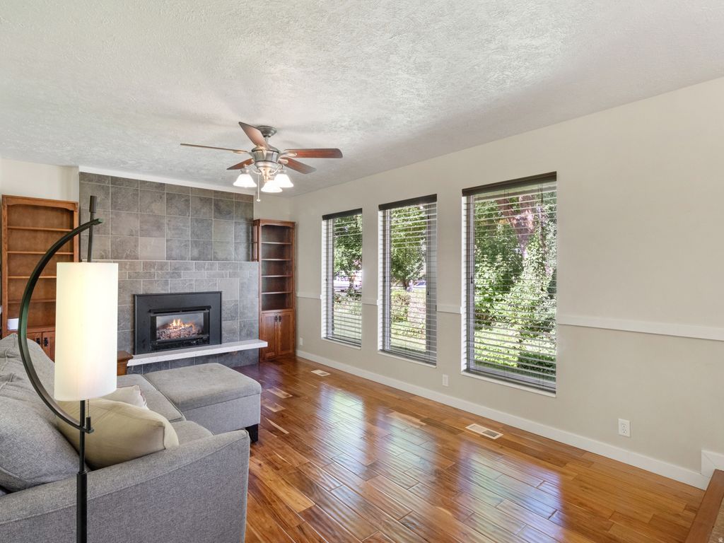Photo of 9 S 100 W, Kaysville, UT 84037 (MLS # 2164568)