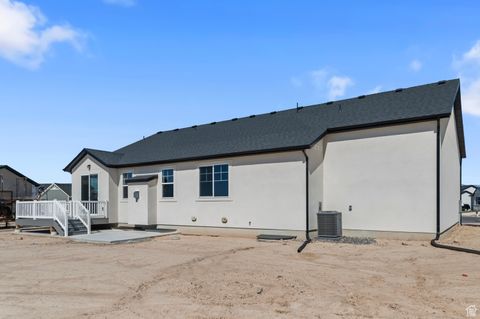 Tiny photo for 3027 W 2600 N, Clinton, UT 84015 (MLS # 2111651)