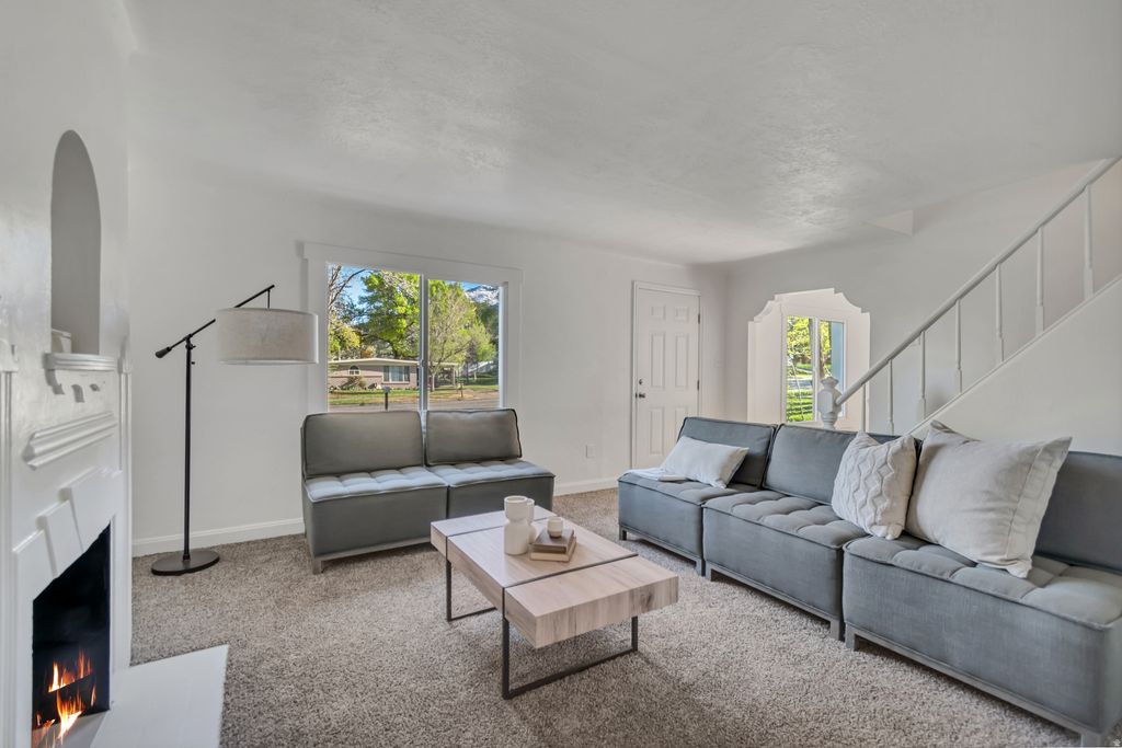 Photo of 1031 OAK ST, Ogden, UT 84401 (MLS # 2149312)