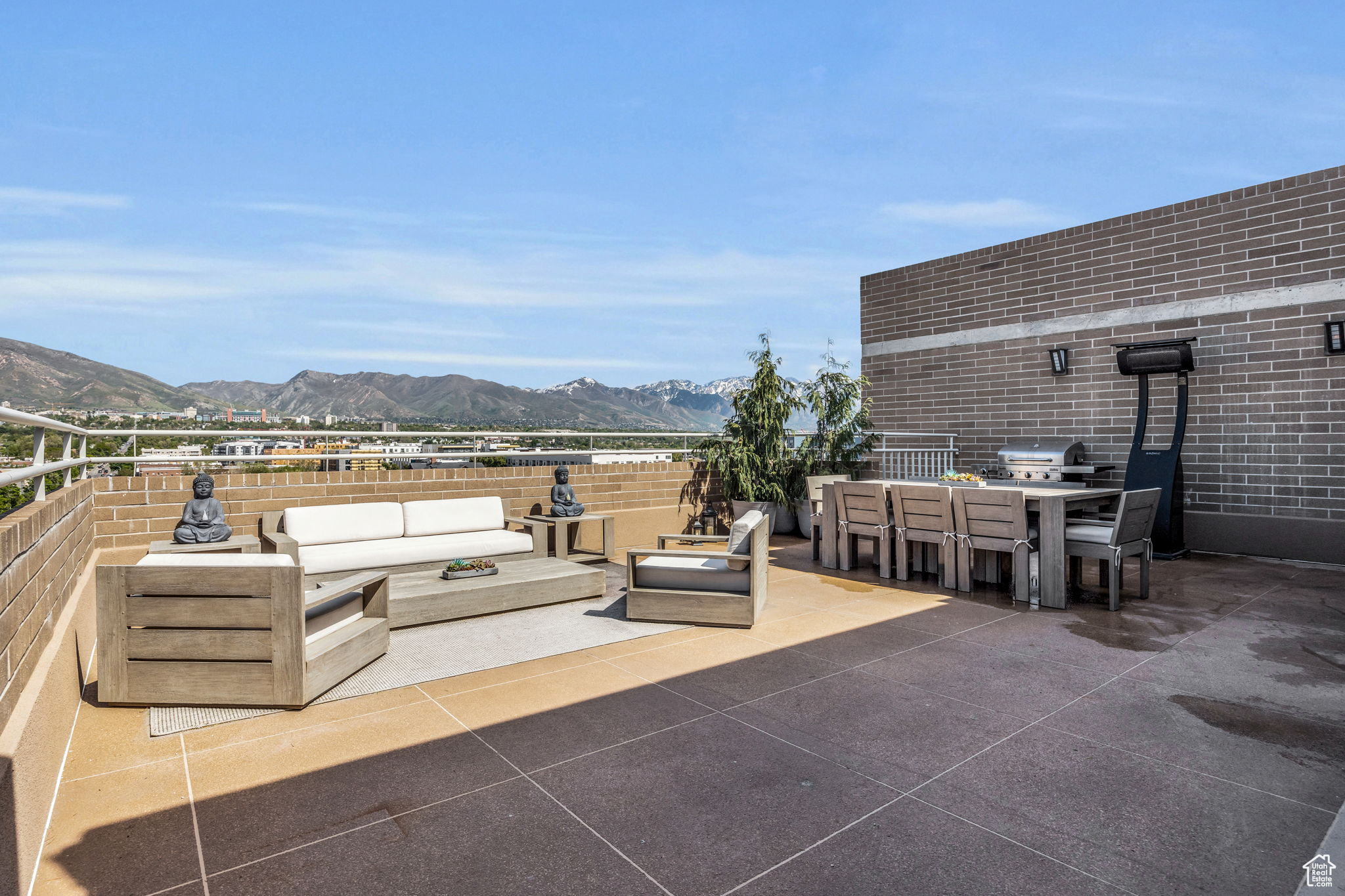 BROADWAY TOWER CONDO - Residential