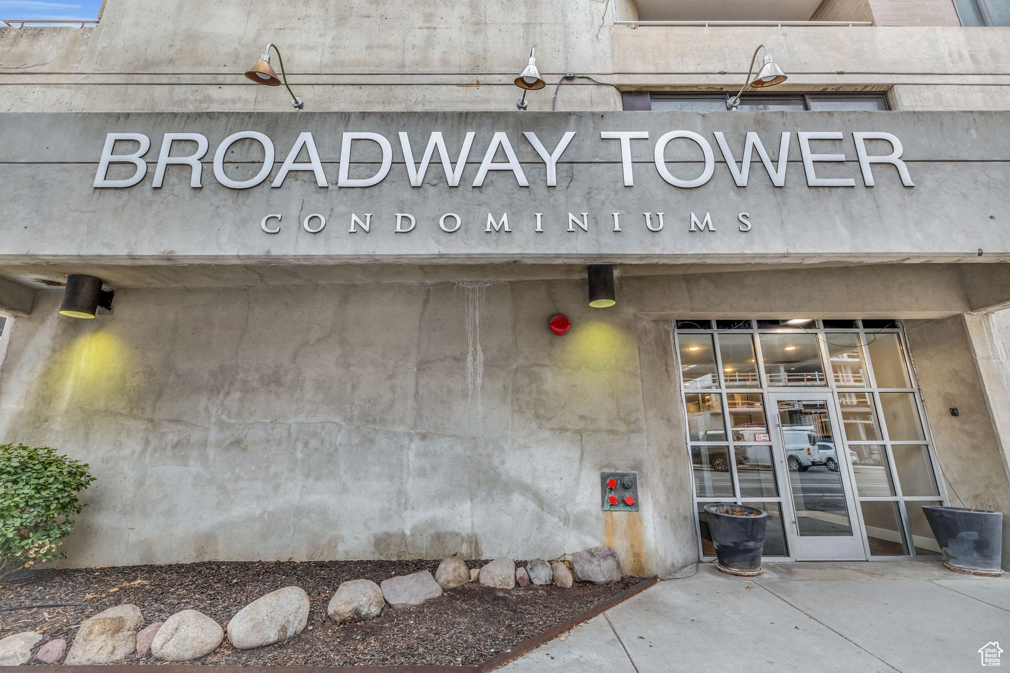 230 E BROADWAY 1209