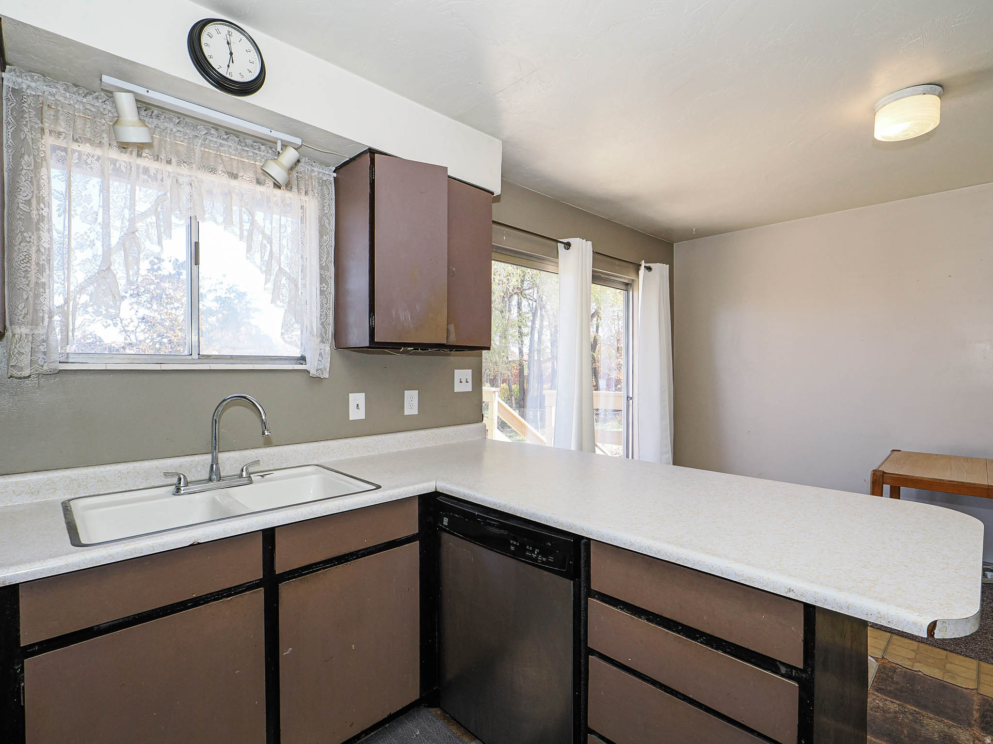 WOODLEDGE #3 - Residential