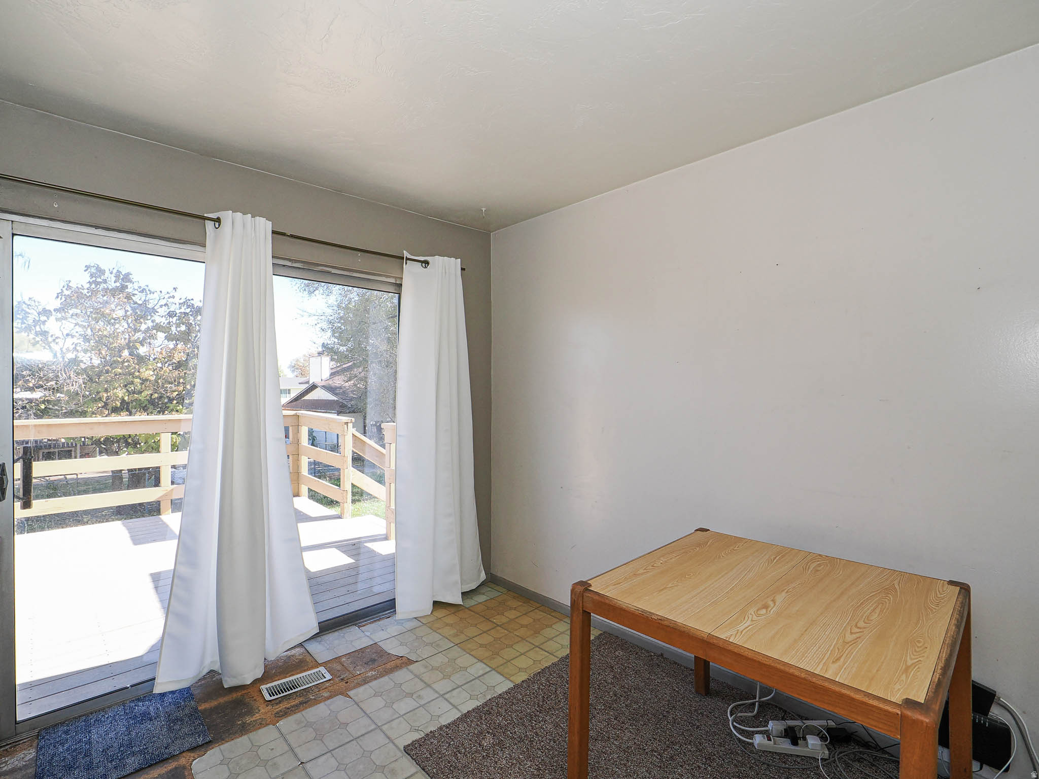 WOODLEDGE #3 - Residential