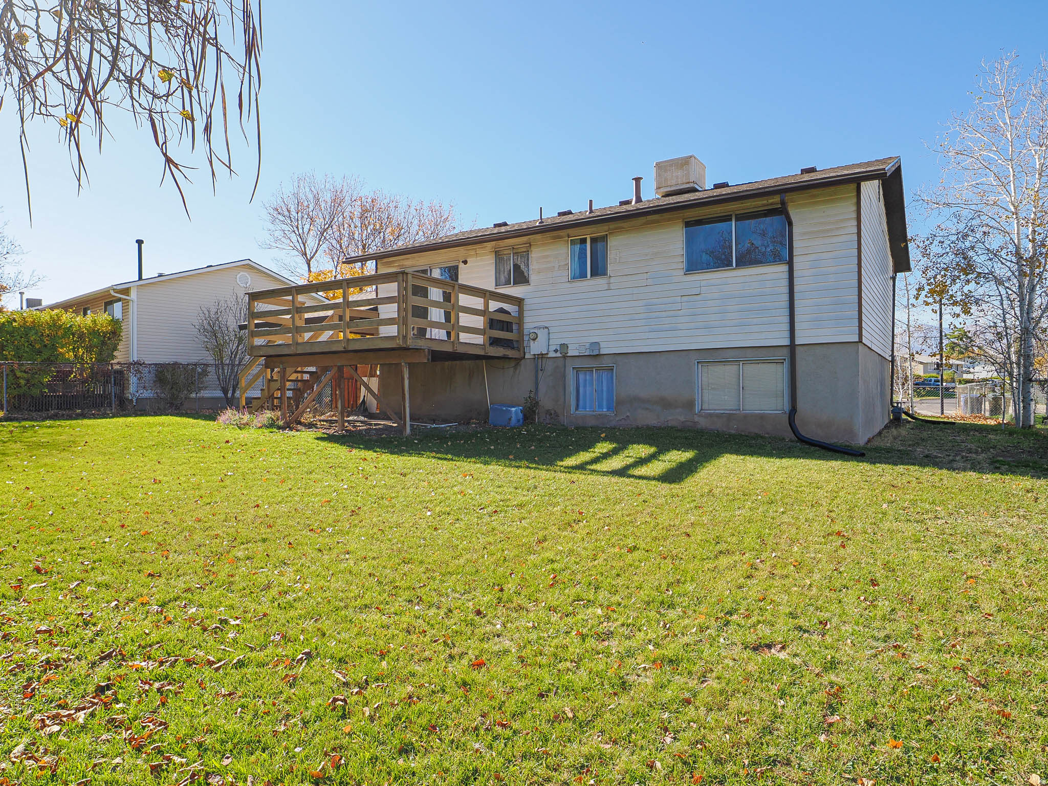 WOODLEDGE #3 - Residential