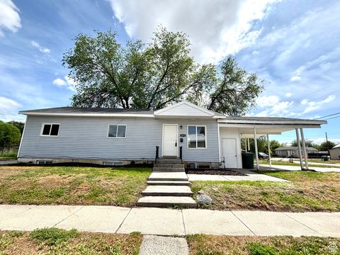 Photo of 1471 W 900 S, Salt Lake City, UT 84104 (MLS # 2084527)