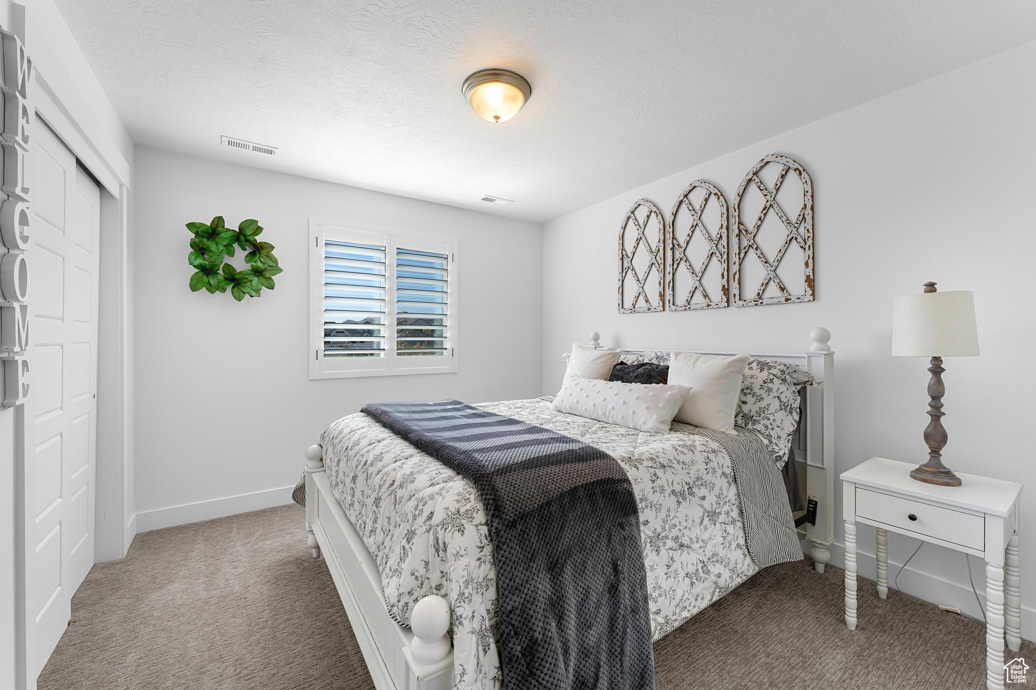 LAKESIDE - Residential