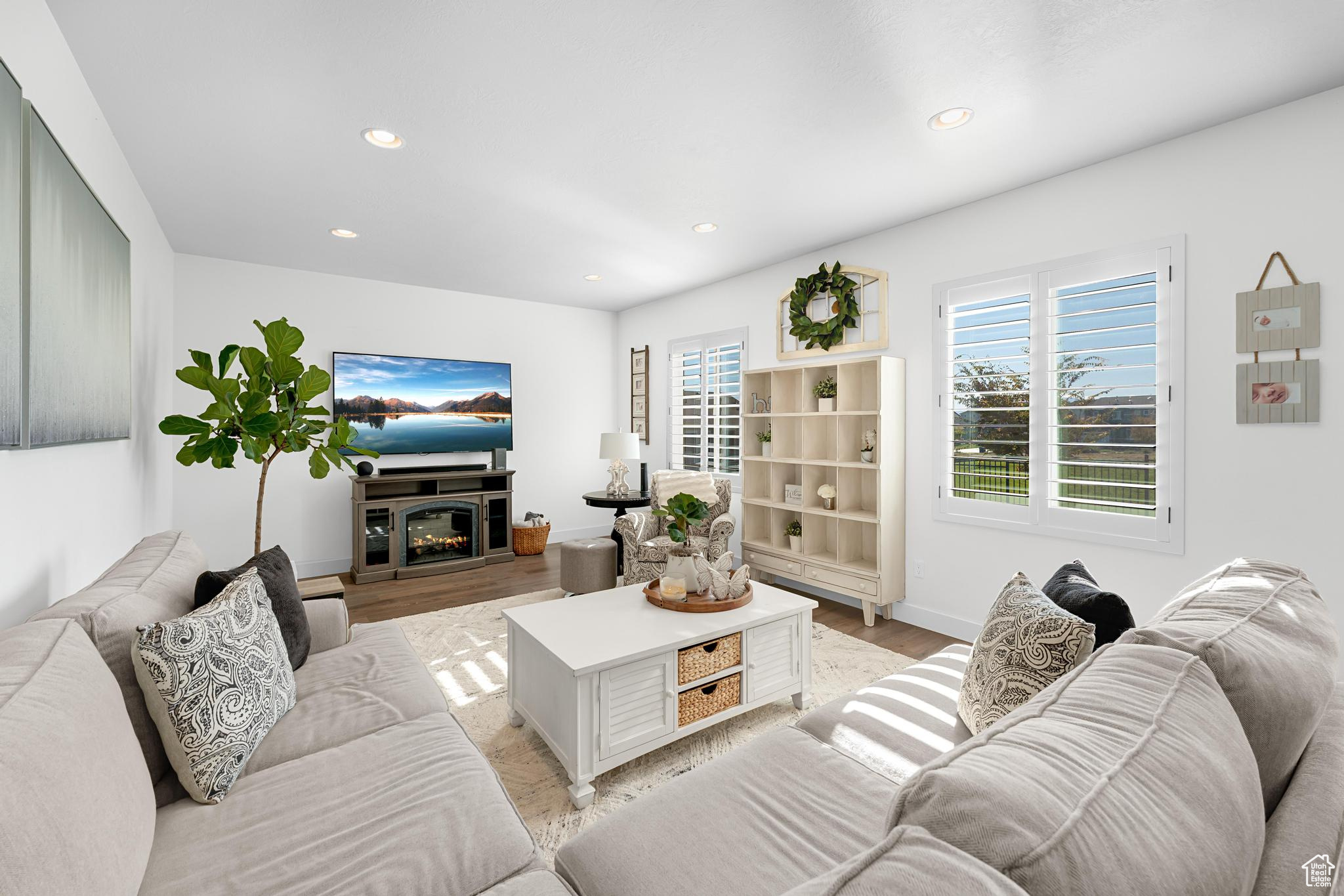 LAKESIDE - Residential