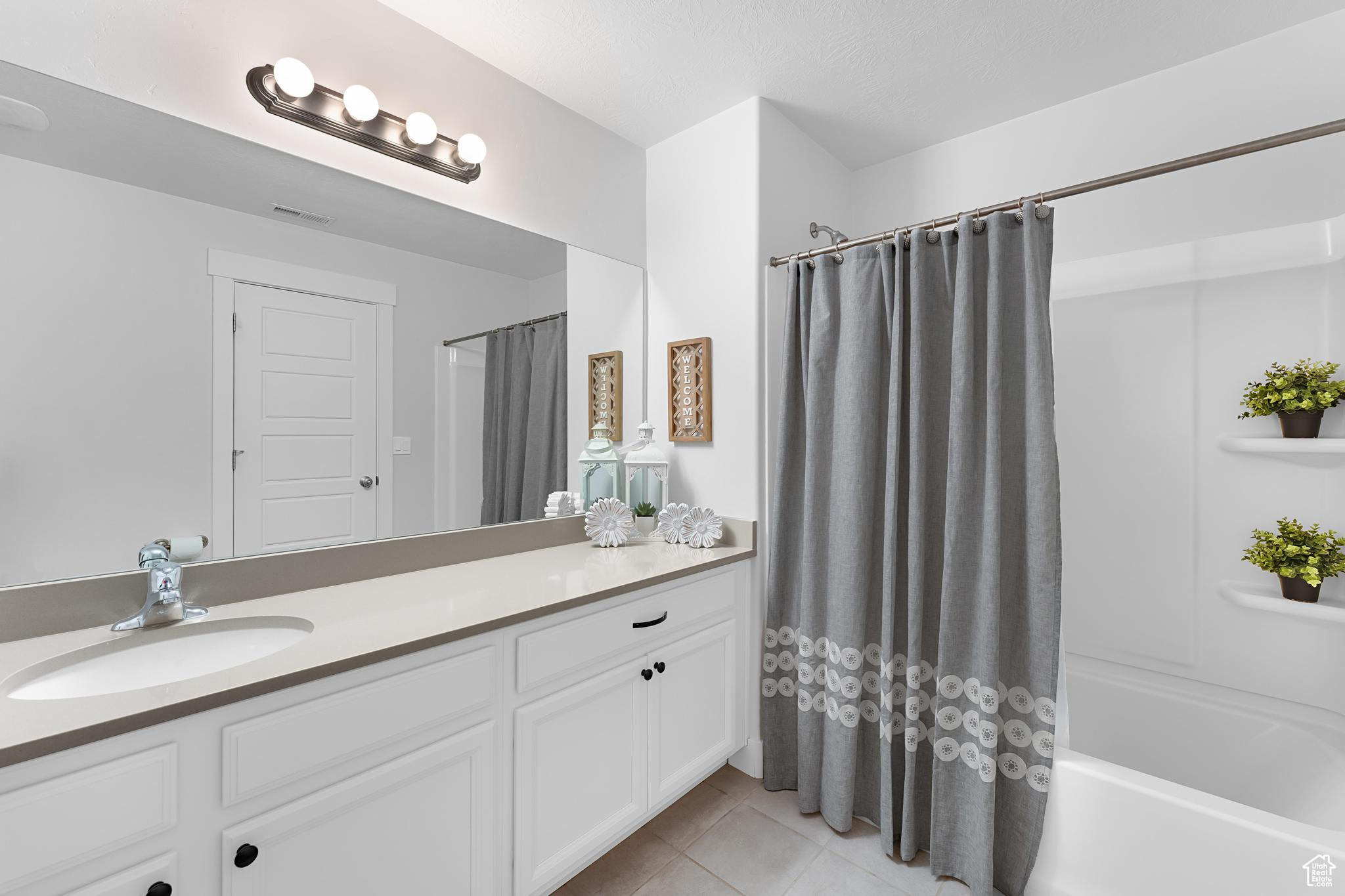 LAKESIDE - Residential