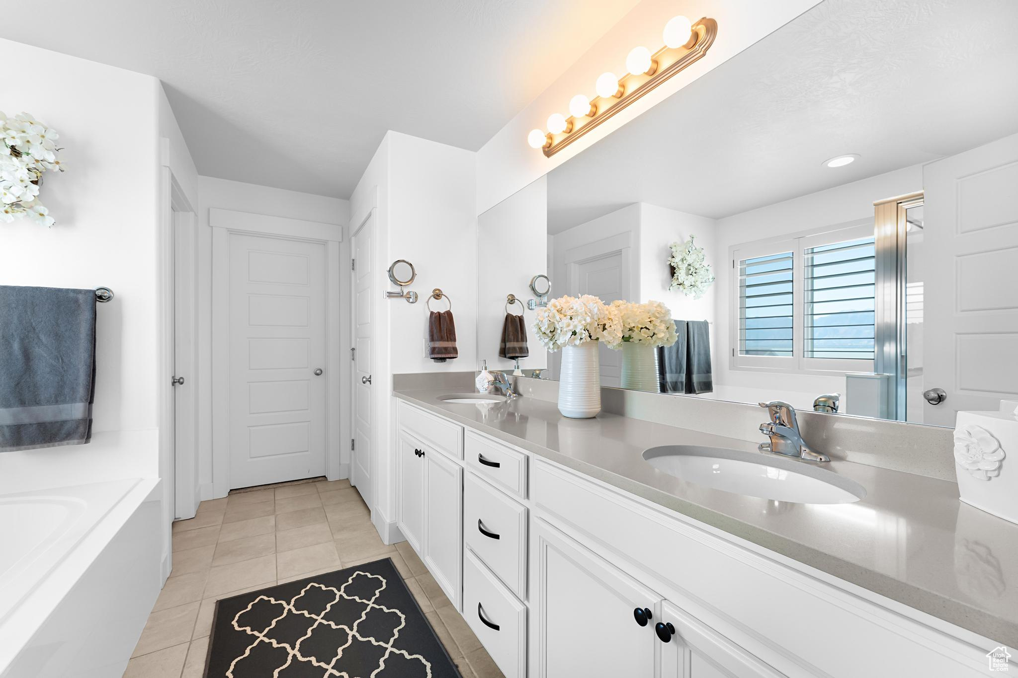 LAKESIDE - Residential