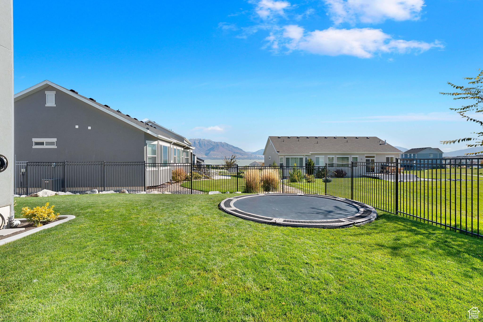 LAKESIDE - Residential