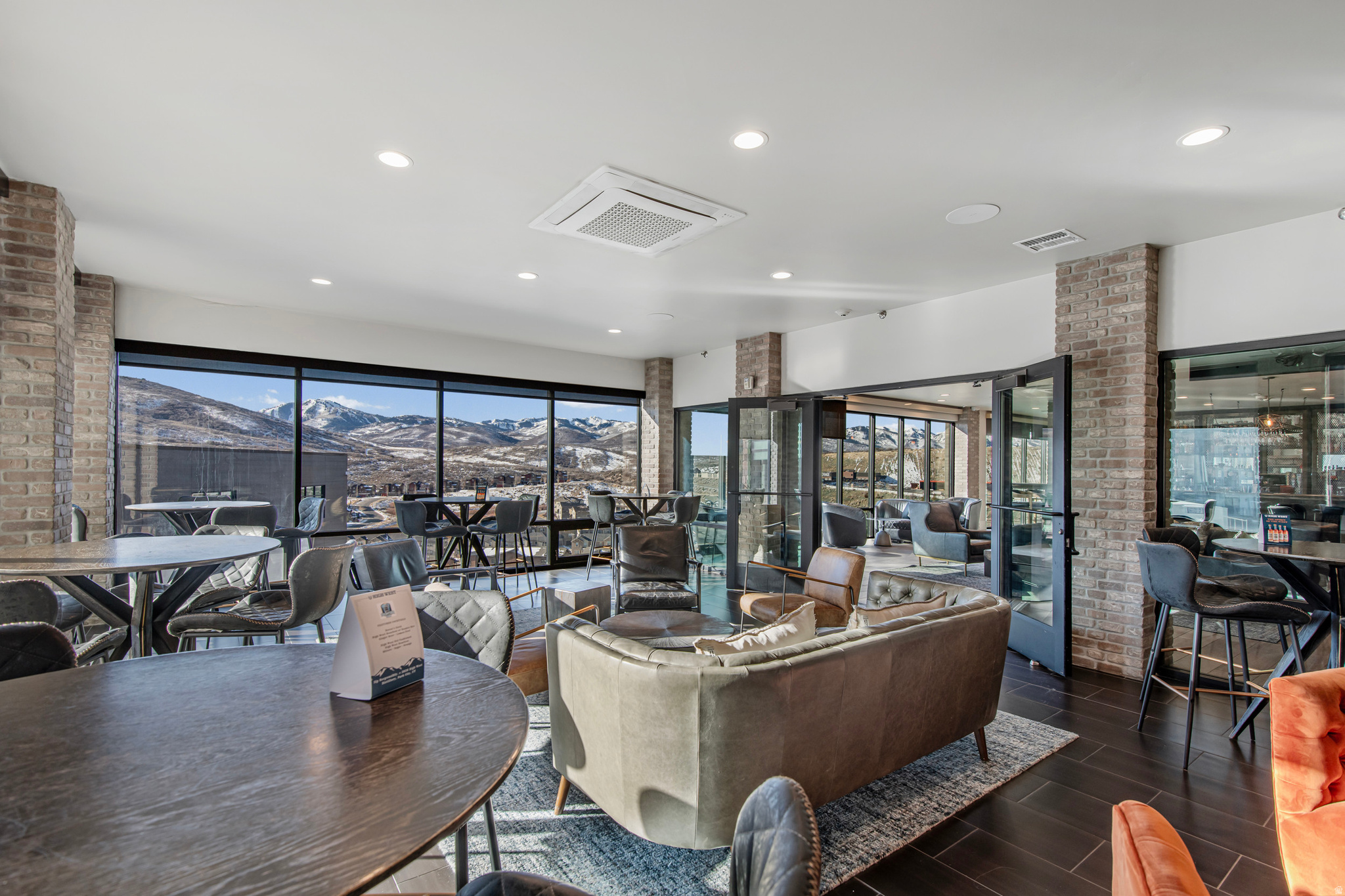 BLACK ROCK LUXURY CONDOMINIUMS - Residential