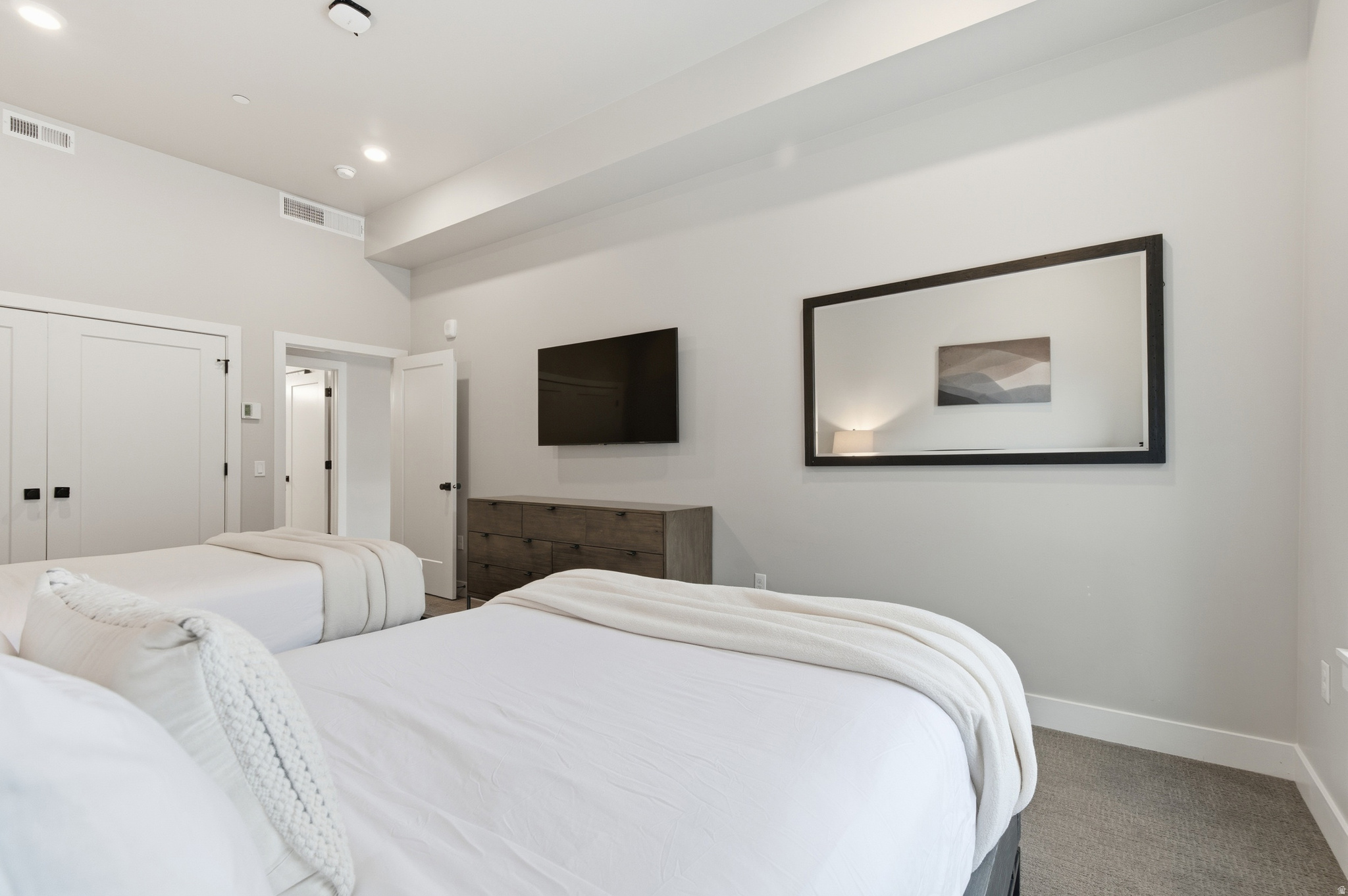 BLACK ROCK LUXURY CONDOMINIUMS - Residential