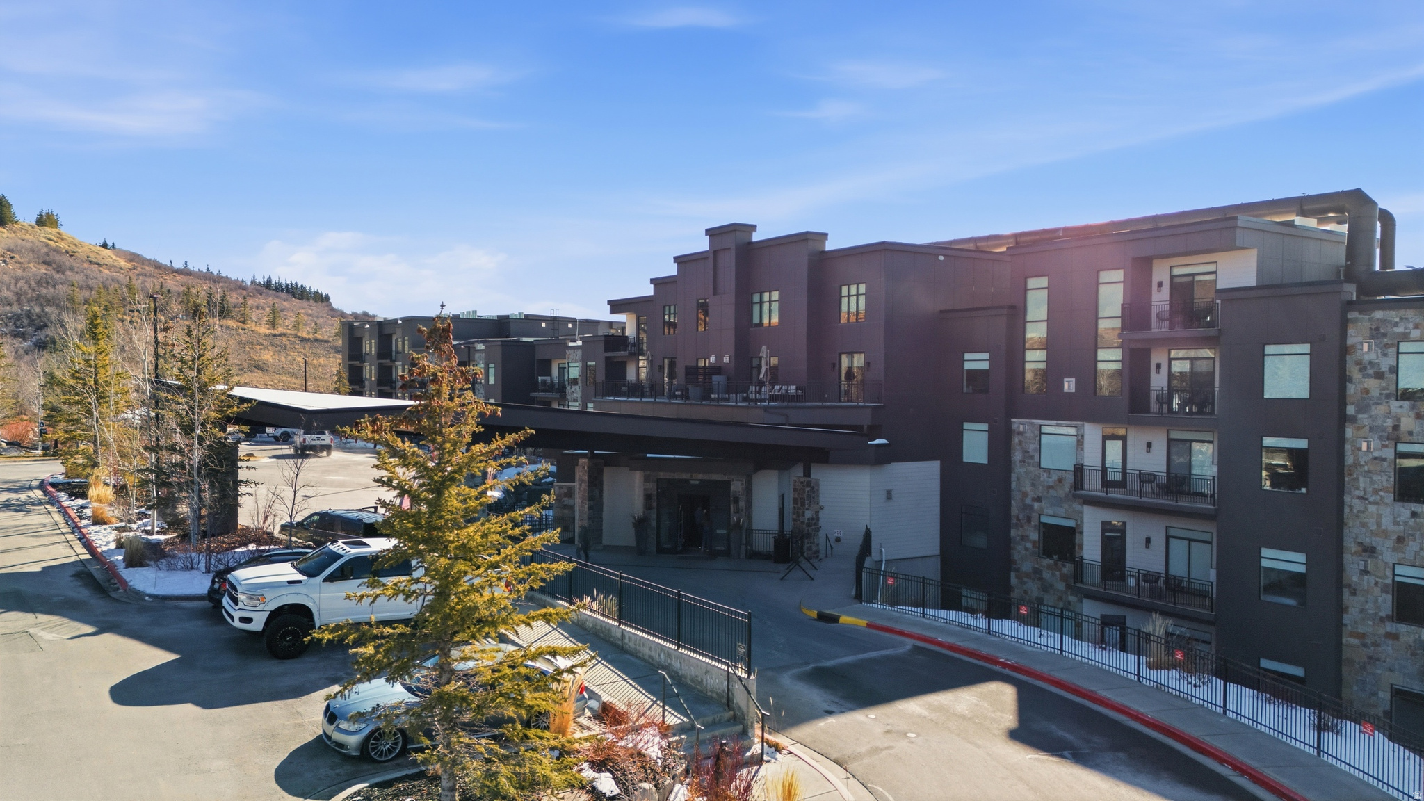 BLACK ROCK LUXURY CONDOMINIUMS - Residential