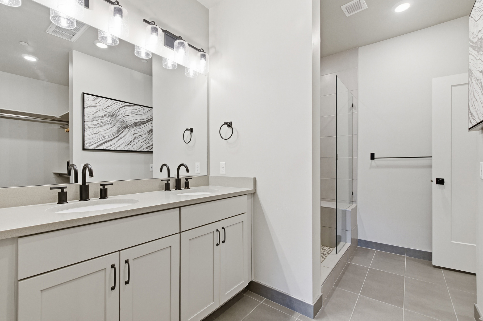 BLACK ROCK LUXURY CONDOMINIUMS - Residential