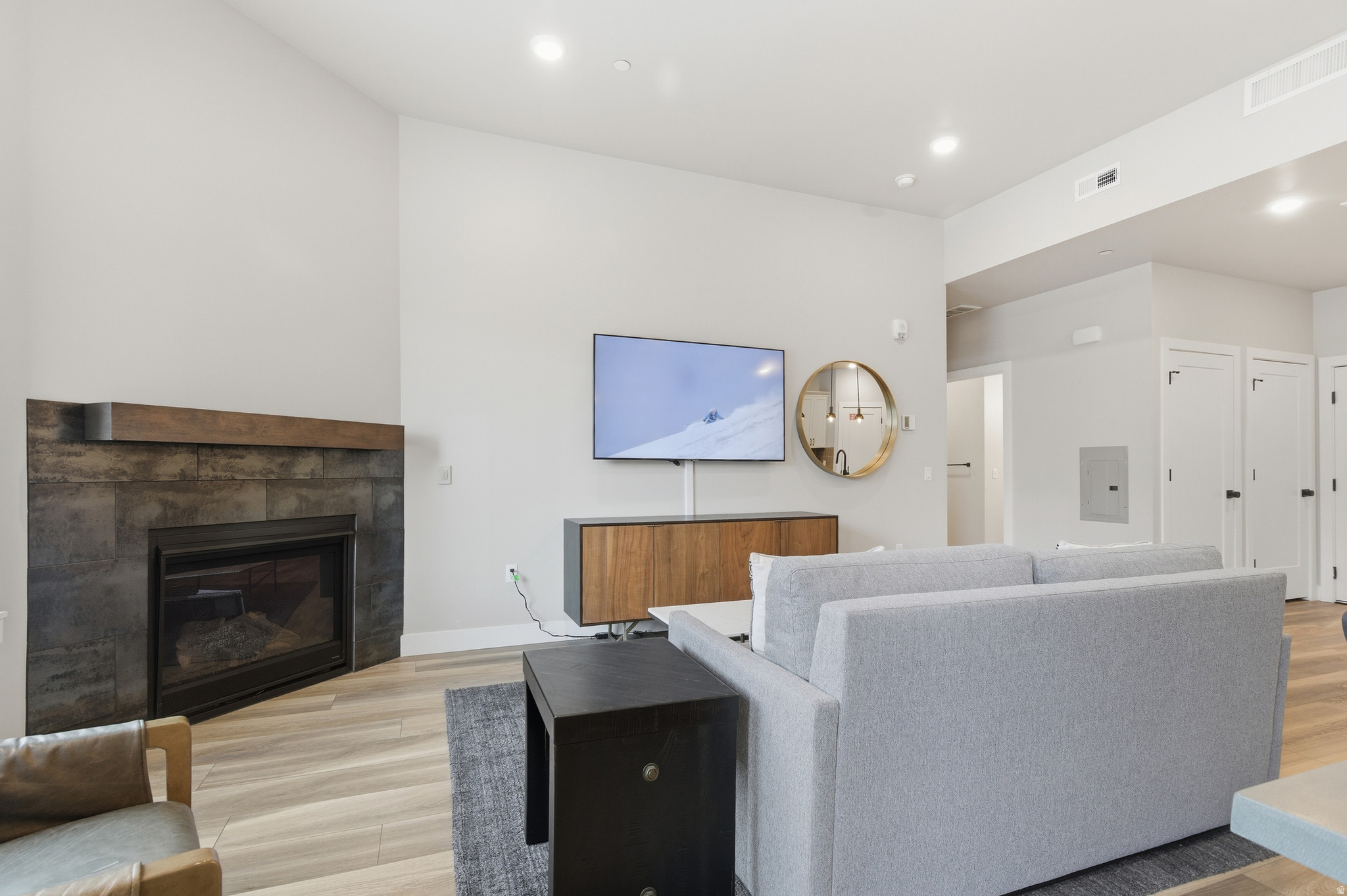 BLACK ROCK LUXURY CONDOMINIUMS - Residential